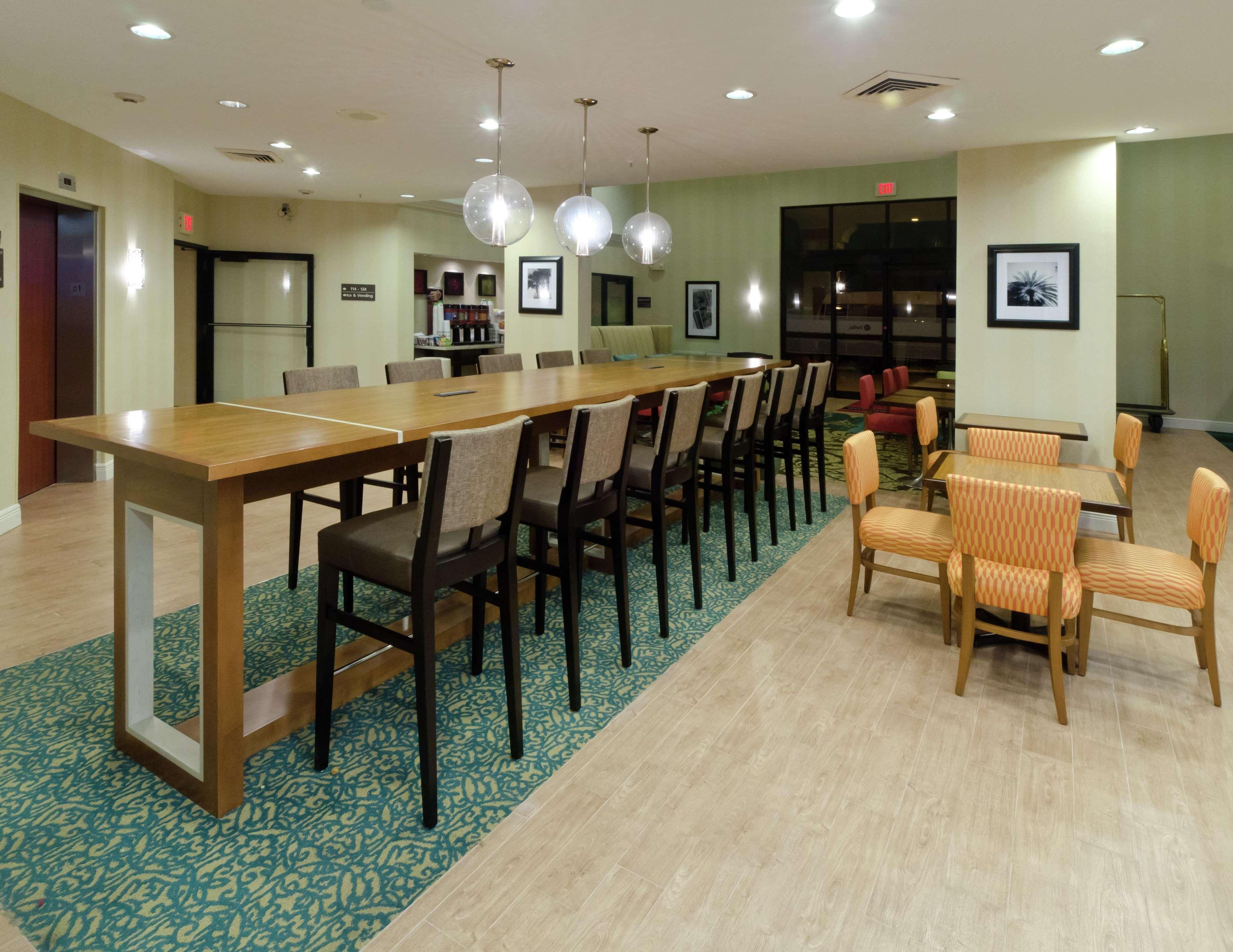 Hampton Inn & Suites Miami-Doral Dolphin Mall Exterior foto